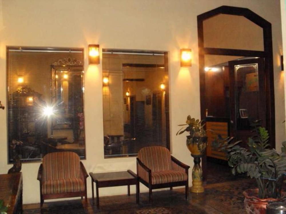 Hotel Keluarga Djagalan Raya Surabaya Exterior foto