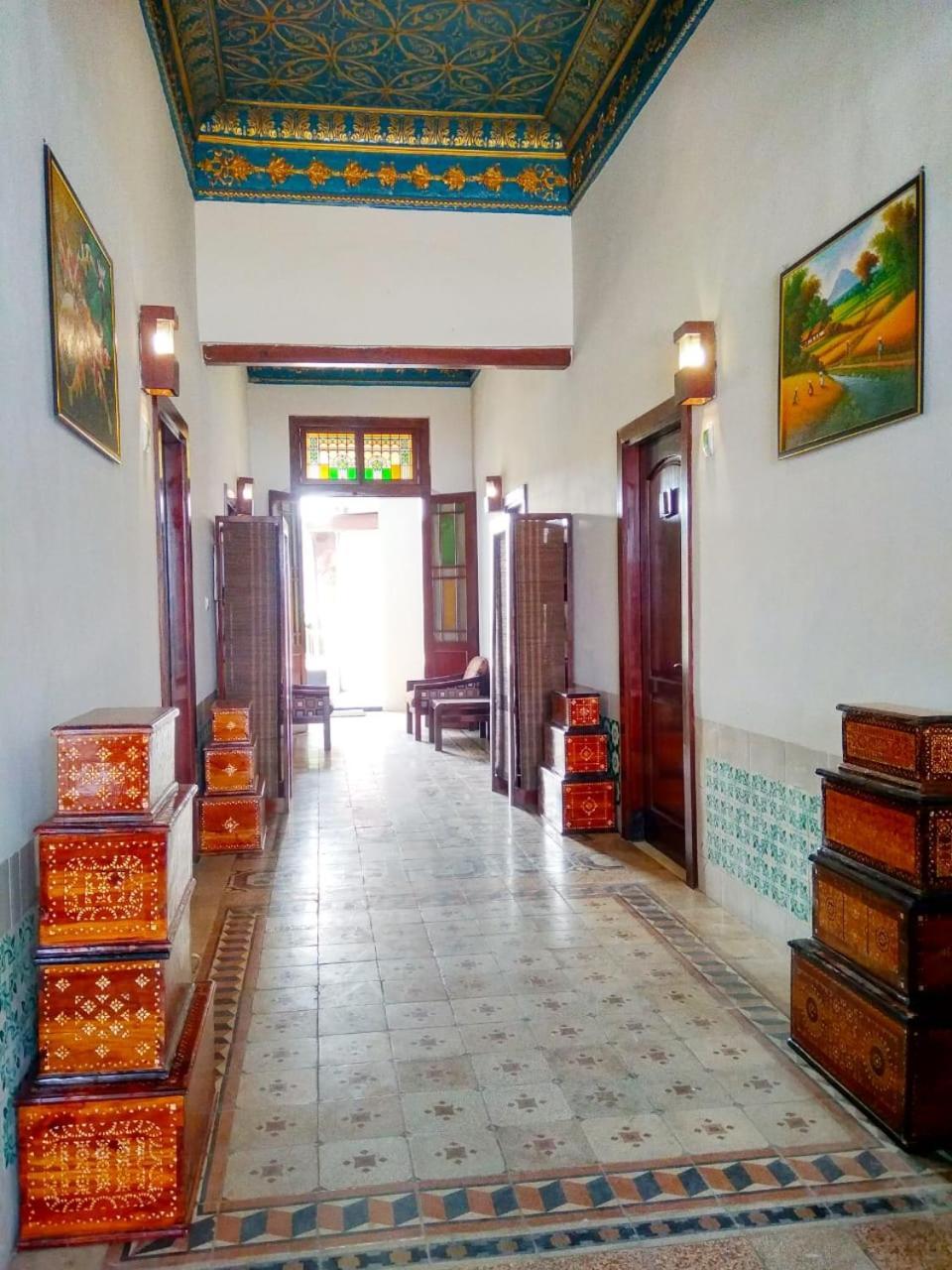 Hotel Keluarga Djagalan Raya Surabaya Exterior foto
