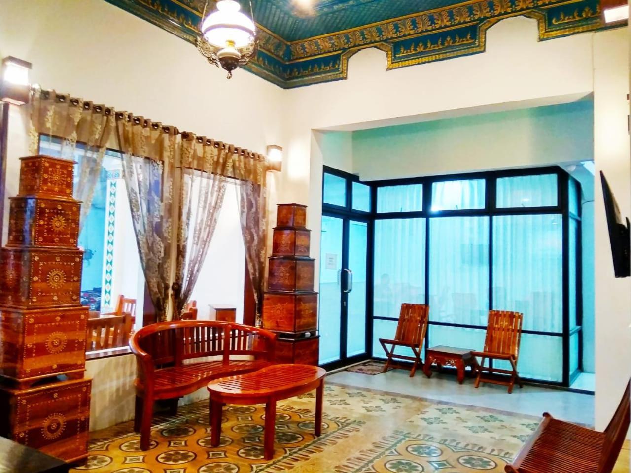 Hotel Keluarga Djagalan Raya Surabaya Exterior foto
